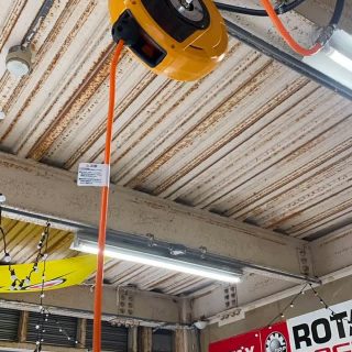 レインボーのガレージ
コンプレッサーにエアーホースリールを取り付けました❗️
さらに使いやすいガレージになりました🌈