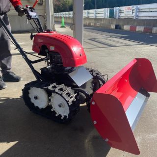 ❄️最強寒波？来るなら来い！

レインボーには除雪機がある。
除雪機の名前、それは

　　《《《　ユキオス　》》》

そのままの名前！準備万端！