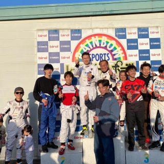 先週開催の3時間耐久レースは楽しかったですね☺️
20チームのエントリー、盛り上がりました🌈
さて！次戦は4月12日🌸
桜舞う中の超フルコース❗️これも楽しいだろうな🥰
エントリー受付は次の日曜日！8日の9時から！
