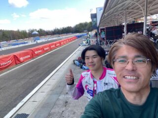 フェスティカ瑞浪さんに行ってきました〜❗️
タイム計測器をお借りしてたので、直接返却しに。瑞浪さんありがとうございます😭
コースを見学してたら、よく見るドライバーに声をかけられたので、2ショット🥰🥰
誰かわかりますか〜?😆