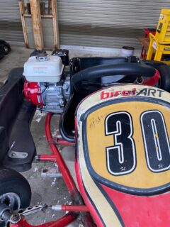 【レンタルカート情報】
最速マシンとして、最近人気の30号車ですが、、、
クラッシュして、エンジン大破しました😭😭😭
新エンジンを搭載!しましたが、これまで通り速いとは限りません🥺
明日の3時間耐久レースに大きく影響しそうです