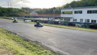 2026も始まります❗️
一般の小学生だけで競う！

《たくまキッズカートチャレンジ2026》

🌈レインボースポーツでは、明日！
【４月２５日〜９月３０日】が
タイムトライアル期間となります！

一般の小学生がレンタルカートで競う熱い戦い！
ファイナルに進める5名は誰になるのか⁉️