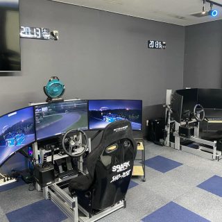 レインボー🌈から車で８分！
桑名市星川にレーシングシュミレーターのお店があります！

　シュミレーター施設《 SHO-RISE 》！

さっそくご挨拶に行ってきました😆
ガンバレルーヤの2人も来たらしいですよ😳