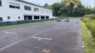 今年はゴールデンウイークに来てくれました！
92歳の元気なお婆様！
レンタルカートでサーキットを走る
間違いなく立派なドライバーです☺️
車の免許はお持ちでなく、80を超えてからカートを始めました。
見習いたいですね☺️