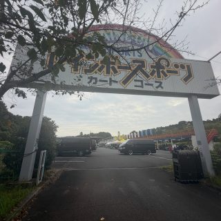 久しぶりのレインボーカップシリーズ第4戦！
天気は曇天ですが涼しいです！参加44台！ありがとうございます！頑張りましょう！